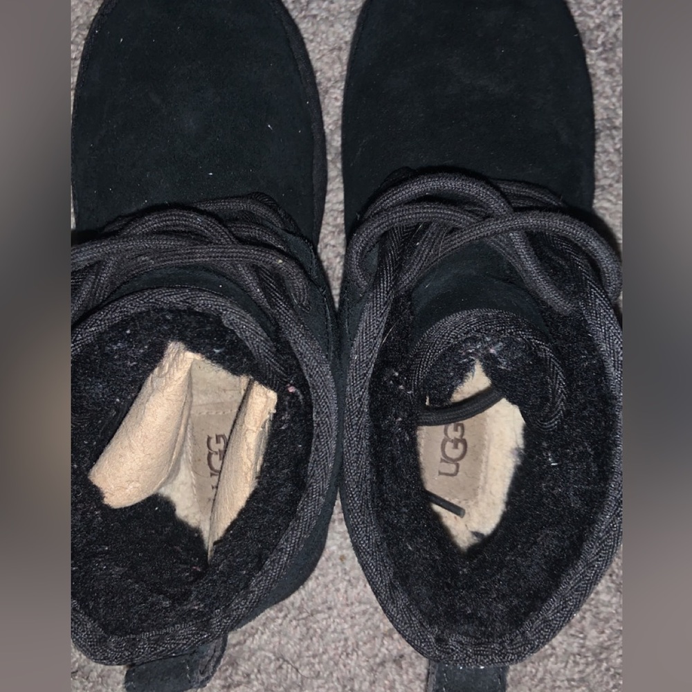 UGGS - Picture 3 of 6